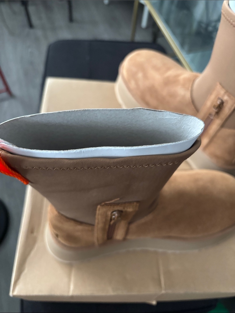 Ugg - Picture 4 of 16